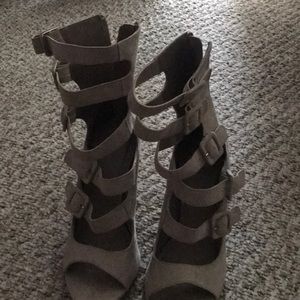 sz 10wmns suede heels